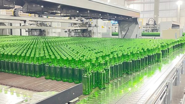 Ambev inaugura fábrica de vidro de R$ 1 bi no Paraná com foco em cerveja premium Ambev inaugura fábrica de vidro de R$ 1 bi no Paraná com foco em cerveja premium