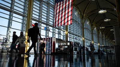 Trump propone nueva tarifa de US$103.000 por cada nuevo visado H-1B para trabajadores extranjeros Trump propone nueva tarifa de US$103.000 por cada nuevo visado H-1B para trabajadores extranjeros