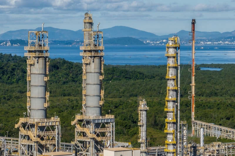 Alavancagem da companhia chega a quase 15 vezes o Ebitda Alavancagem da companhia chega a quase 15 vezes o Ebitda