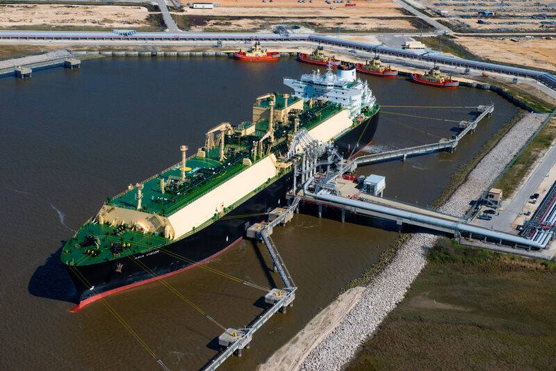 El buque de transporte de GNL Asia Vision está atracado en la terminal de Cheniere Energy Inc. en esta fotografía aérea tomada sobre Sabine Pass, Texas, EE.UU. Fotógrafo: Lindsey Janies/Bloomberg El buque de transporte de GNL Asia Vision está atracado en la terminal de Cheniere Energy Inc. en esta fotografía aérea tomada sobre Sabine Pass, Texas, EE.UU. Fotógrafo: Lindsey Janies/Bloomberg