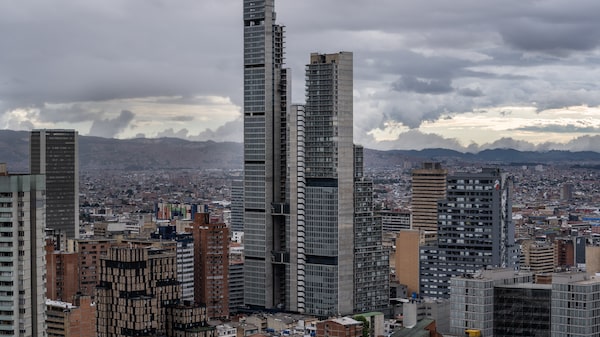 Colombia enfrenta caída de bonos, presión sobre el peso y mayor incertidumbre electoral Colombia enfrenta caída de bonos, presión sobre el peso y mayor incertidumbre electoral