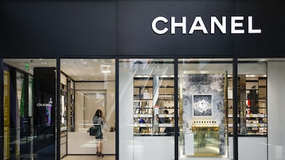 Chanel aumenta sus ingresos gracias a una subida de precios y a una demanda más fuerte Chanel aumenta sus ingresos gracias a una subida de precios y a una demanda más fuerte
