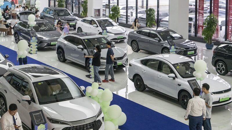 Guerra de preços ‘irracional’ entre BYD e rivais em elétricos vira alvo de Pequim Guerra de preços ‘irracional’ entre BYD e rivais em elétricos vira alvo de Pequim