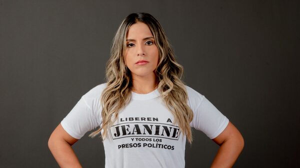 Continúa el juicio a la ex presidente Jeanine Áñez y su hija denuncia ilegalidad Continúa el juicio a la ex presidente Jeanine Áñez y su hija denuncia ilegalidad