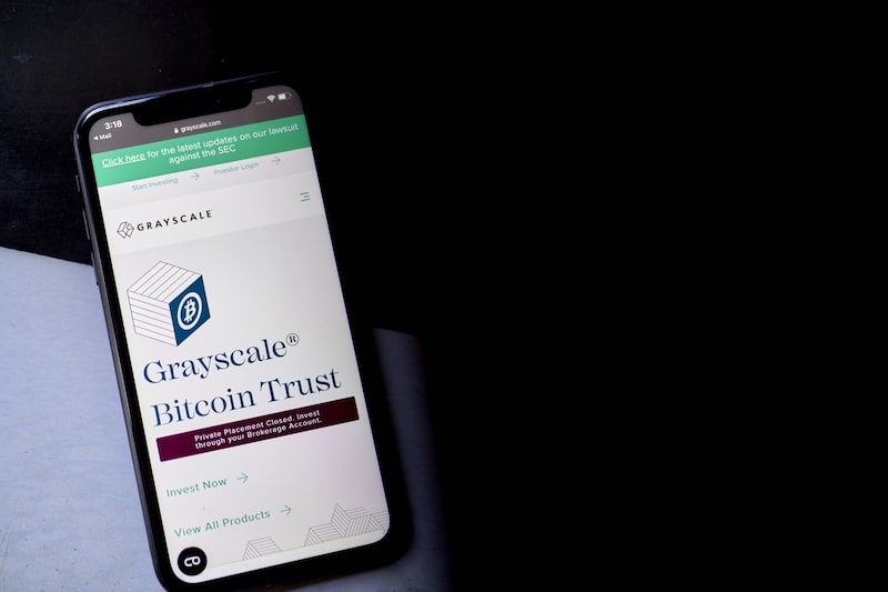 Sitio de web de Grayscale Investments en un celular Sitio de web de Grayscale Investments en un celular
