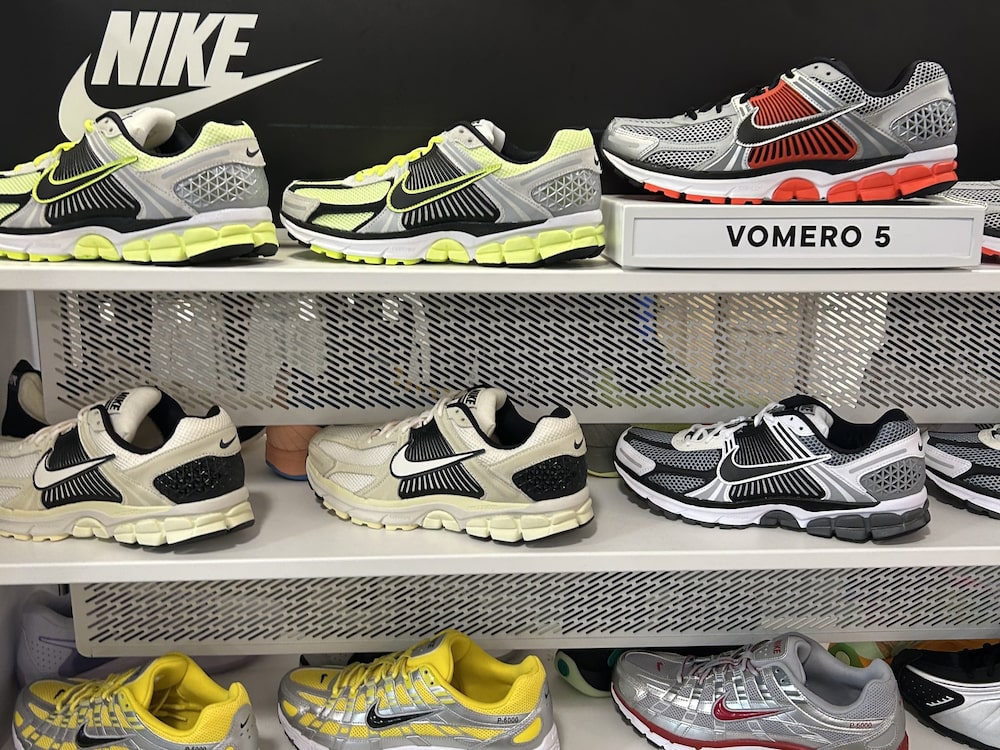 Modelos com estilo retrô que a Nike tem colocado no mercado neste começo de 2025 (Foto: Bloomberg Línea) Modelos com estilo retrô que a Nike tem colocado no mercado neste começo de 2025 (Foto: Bloomberg Línea)