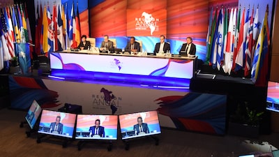 El Banco Interamericano de Desarrollo evalúa a cinco candidatos a la presidencia El Banco Interamericano de Desarrollo evalúa a cinco candidatos a la presidencia