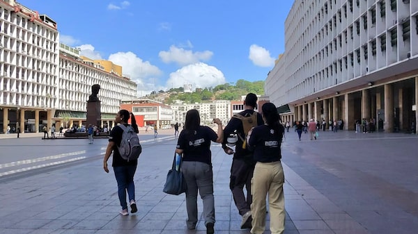 Las manos que volvieron a La Guaira: enfermeros venezolanos regresan desde Argentina para ayudar Las manos que volvieron a La Guaira: enfermeros venezolanos regresan desde Argentina para ayudar