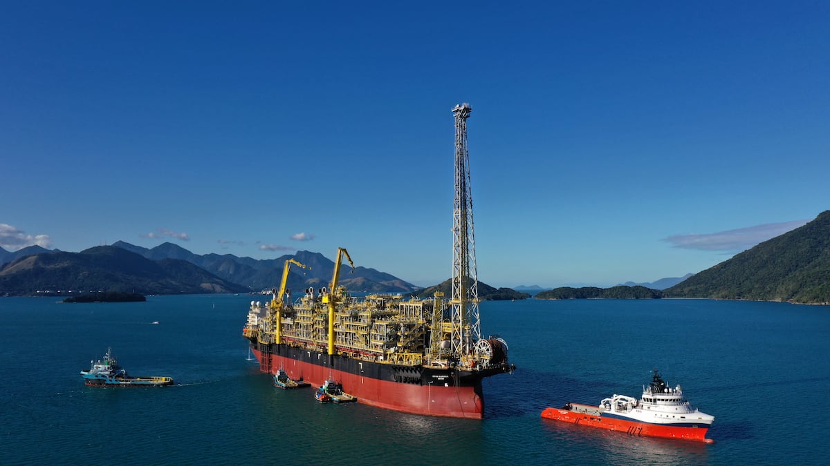 "Esperar y ver": la caja de las petroleras se dispara, pero aún frenan nuevas inversiones