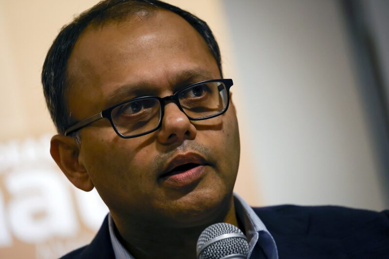 La mayor parte del dinero, tanto público como privado, que fluye hacia la transición baja en carbono se destina al transporte electrificado, las energías renovables y las redes eléctricas. La mayor parte del dinero, tanto público como privado, que fluye hacia la transición baja en carbono se destina al transporte electrificado, las energías renovables y las redes eléctricas.