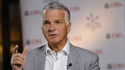 UBS cortará 3.000 empregados na Suíça após comprar o rival Credit Suisse UBS cortará 3.000 empregados na Suíça após comprar o rival Credit Suisse