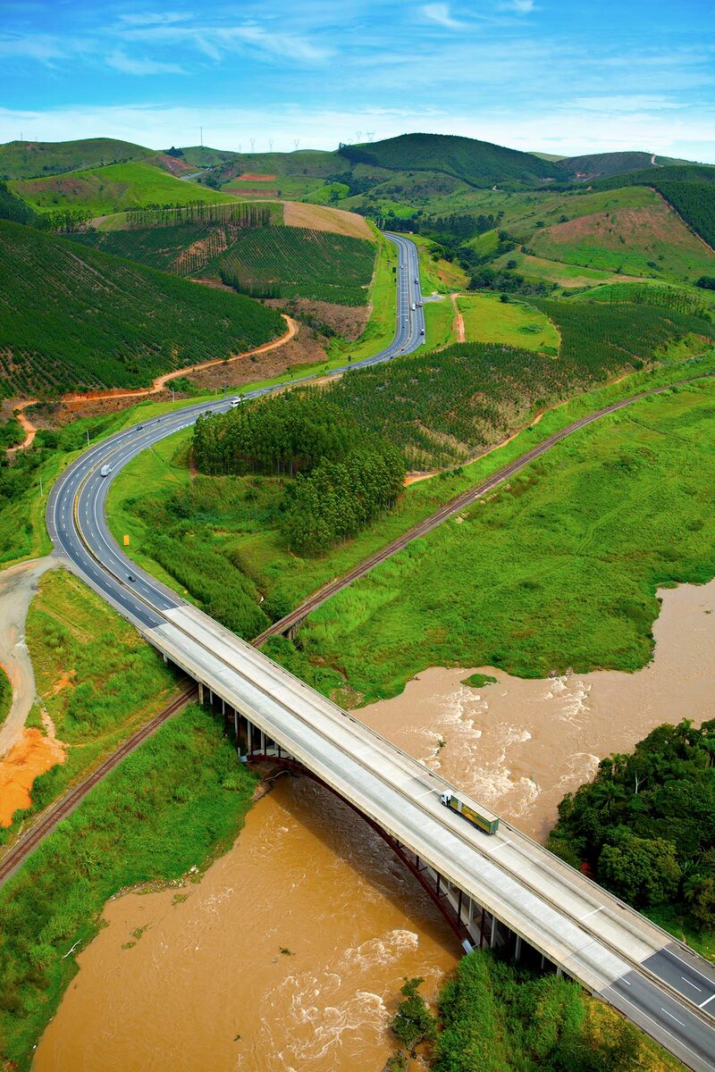 CCR atua em concessões de rodovias, como a Dutra, entre São Paulo e Rio de Janeiro CCR atua em concessões de rodovias, como a Dutra, entre São Paulo e Rio de Janeiro