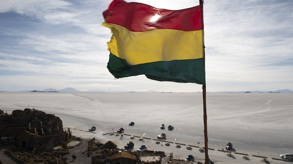 Gobernantes socialistas de Bolivia se reúnen con empresarios ante falta de dólares Gobernantes socialistas de Bolivia se reúnen con empresarios ante falta de dólares