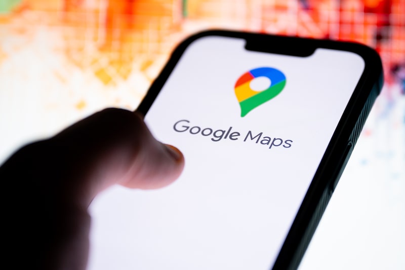 En esta ilustración fotográfica, se muestra el logotipo de Google Maps en un teléfono inteligente. En esta ilustración fotográfica, se muestra el logotipo de Google Maps en un teléfono inteligente.