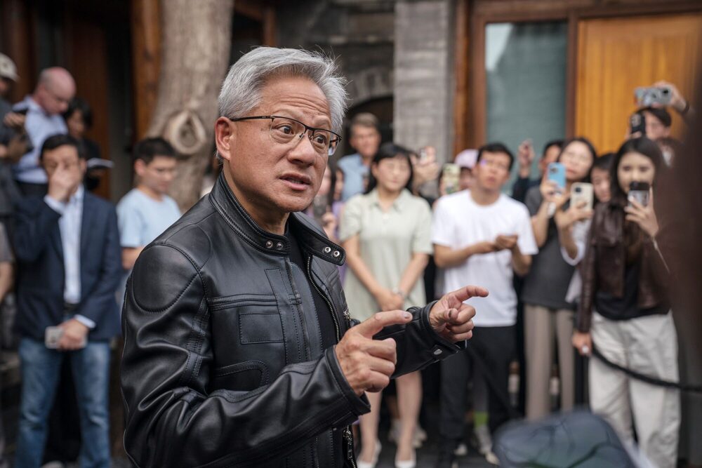 Jensen Huang aseguró que el auge de la IA es real y sostenible: “No creo que estemos en una burbuja de inteligencia artificial”, dijo al presentar la nueva generación de chips Blackwell. Jensen Huang aseguró que el auge de la IA es real y sostenible: “No creo que estemos en una burbuja de inteligencia artificial”, dijo al presentar la nueva generación de chips Blackwell.