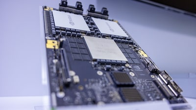 Nvidia e Cisco ampliam parceria com o objetivo de acelerar a adoção da IA Nvidia e Cisco ampliam parceria com o objetivo de acelerar a adoção da IA