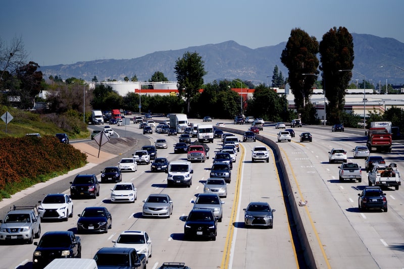 Tráfico en la autopista 405 de Los Ángeles, California, EEUU, el martes 2 de abril de 2024. Tráfico en la autopista 405 de Los Ángeles, California, EEUU, el martes 2 de abril de 2024.