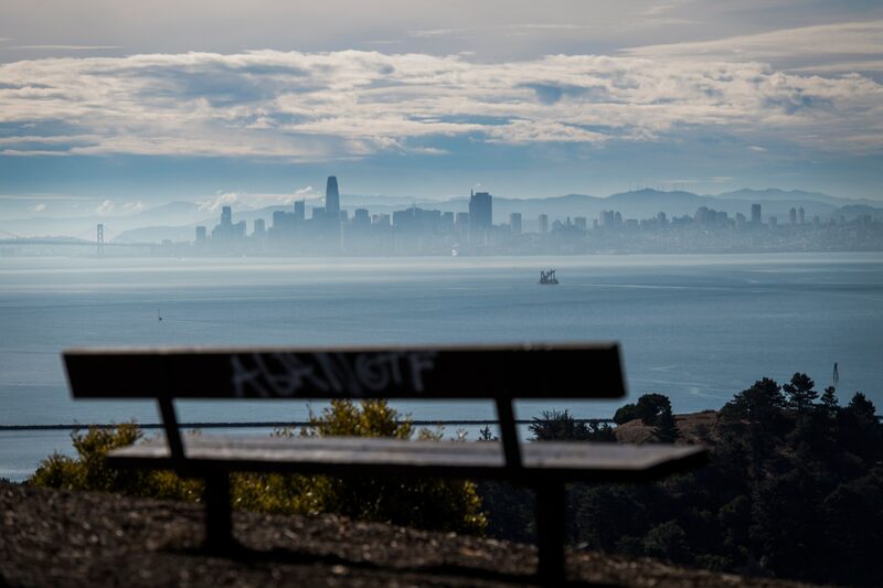 El cielo de San Francisco visto desde Richmond, California en Estados Unidos El cielo de San Francisco visto desde Richmond, California en Estados Unidos