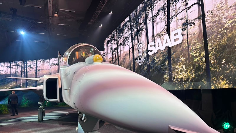 Novo caça Gripen F da Saab reforça programa de transferência tecnológica para o Brasil Novo caça Gripen F da Saab reforça programa de transferência tecnológica para o Brasil