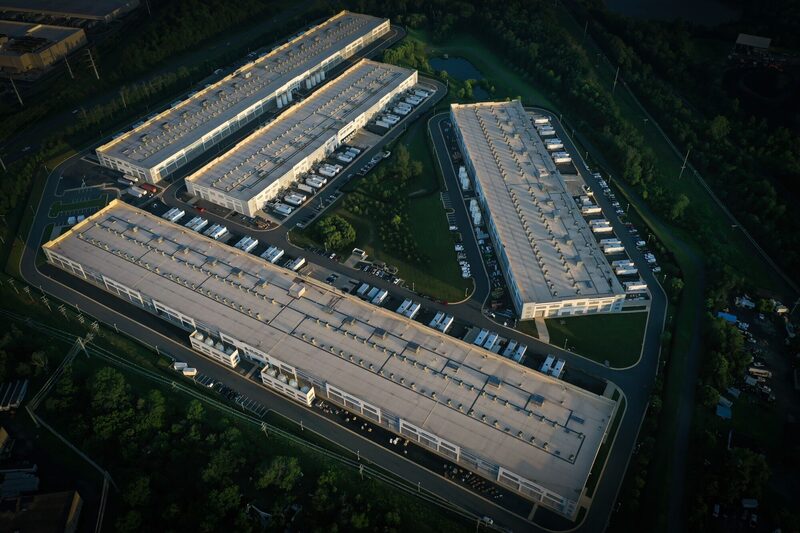 Un centro de datos de Amazon Web Services en Ashburn, Virginia. Un centro de datos de Amazon Web Services en Ashburn, Virginia.