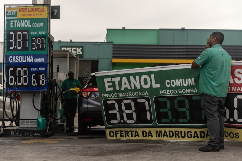 El pasado agosto, Brasil aprobó temporalmente el incremento temporal de etanol de 30% a 32% en la gasolina. El pasado agosto, Brasil aprobó temporalmente el incremento temporal de etanol de 30% a 32% en la gasolina.