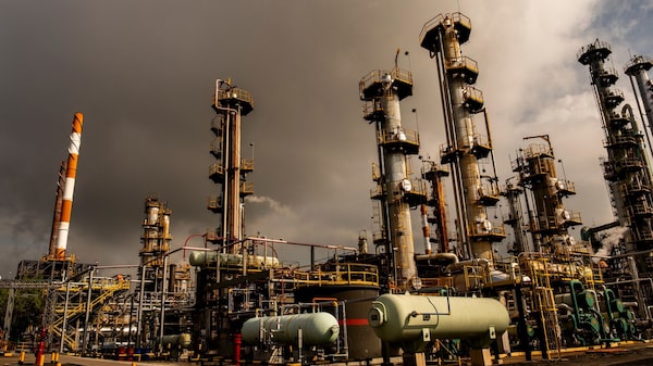 El petróleo mantiene las ganancias mientras las protestas iraníes amenazan el suministro El petróleo mantiene las ganancias mientras las protestas iraníes amenazan el suministro