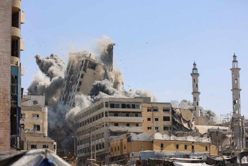 Israel ha dicho a los civiles que se marchen. Israel ha dicho a los civiles que se marchen.