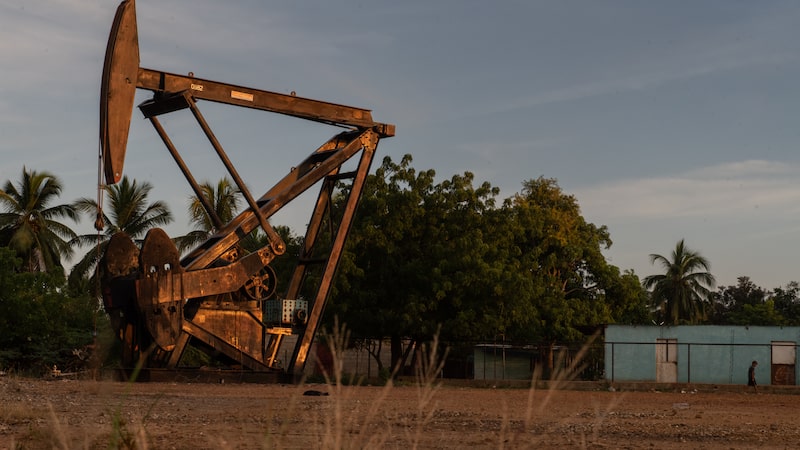 Estagnação do petróleo desafia Trump e eleva custo da aposta dos EUA na Venezuela Estagnação do petróleo desafia Trump e eleva custo da aposta dos EUA na Venezuela