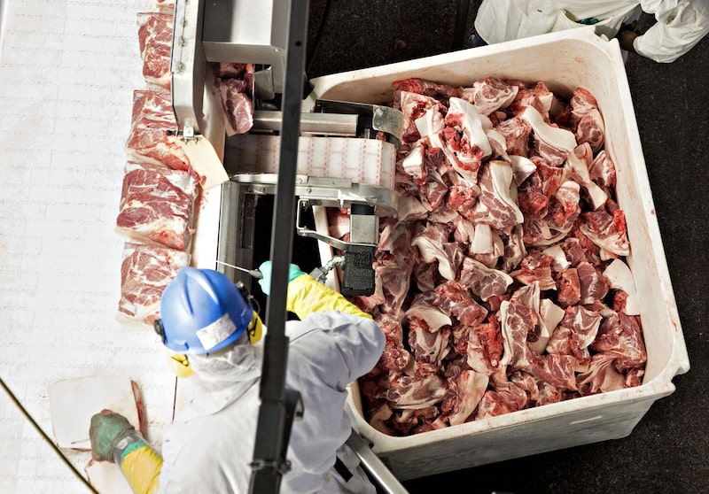 A maior produtora de carne suína do mundo e uma subsidiária indireta do WH Group, listada em Hong Kong, vendeu cerca de 26 milhões de ações por US$ 20 cada uma (Foto: Katrina Compoli/Bloomberg) A maior produtora de carne suína do mundo e uma subsidiária indireta do WH Group, listada em Hong Kong, vendeu cerca de 26 milhões de ações por US$ 20 cada uma (Foto: Katrina Compoli/Bloomberg)