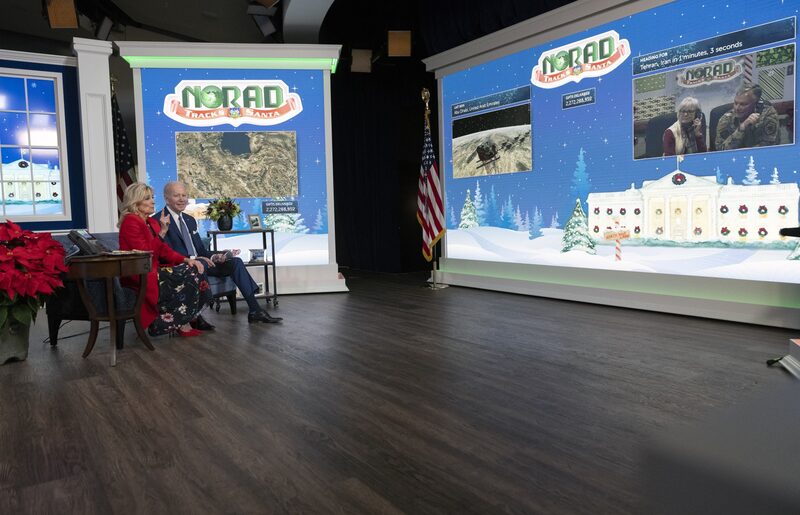 Joe Biden y la Primera Dama Jill Biden durante la llamada con familias militares. Joe Biden y la Primera Dama Jill Biden durante la llamada con familias militares.