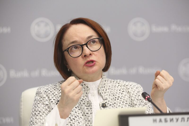 El banco central, dirigido por Elvira Nabiullina, dijo en un comunicado que ve margen para que los tipos sigan bajando este año si la situación de la economía evoluciona en línea con sus perspectivas de base. El banco central, dirigido por Elvira Nabiullina, dijo en un comunicado que ve margen para que los tipos sigan bajando este año si la situación de la economía evoluciona en línea con sus perspectivas de base.