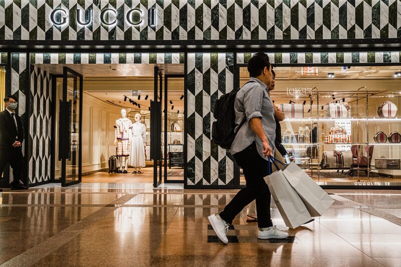 Ações da dona da Gucci, Kering, chegaram a cair até 14% nesta quarta Ações da dona da Gucci, Kering, chegaram a cair até 14% nesta quarta