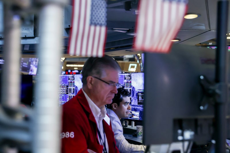 Traders work on the floor of the New York Stock Exchange (NYSE) in New York, US, on Friday, June 5, 2026. Wall Streets historic weekly run is poised to come to a halt, with stocks and bonds falling after a solid jobs report added to speculation the Federal Reserves next interest-rate move will be a hike. Photographer: Michael Nagle/Bloomberg Traders work on the floor of the New York Stock Exchange (NYSE) in New York, US, on Friday, June 5, 2026. Wall Streets historic weekly run is poised to come to a halt, with stocks and bonds falling after a solid jobs report added to speculation the Federal Reserves next interest-rate move will be a hike. Photographer: Michael Nagle/Bloomberg