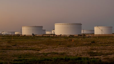 Petróleo sobe até 4% e futuros dos EUA e da Ásia recuam na abertura da semana Petróleo sobe até 4% e futuros dos EUA e da Ásia recuam na abertura da semana