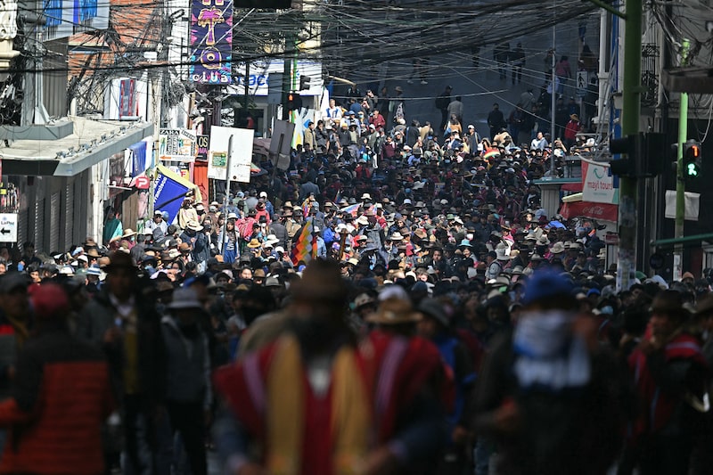 La gente protesta en La Paz, el 18 de mayo de 2026, para exigir la renuncia del presidente de Bolivia, Rodrigo Paz. La gente protesta en La Paz, el 18 de mayo de 2026, para exigir la renuncia del presidente de Bolivia, Rodrigo Paz.