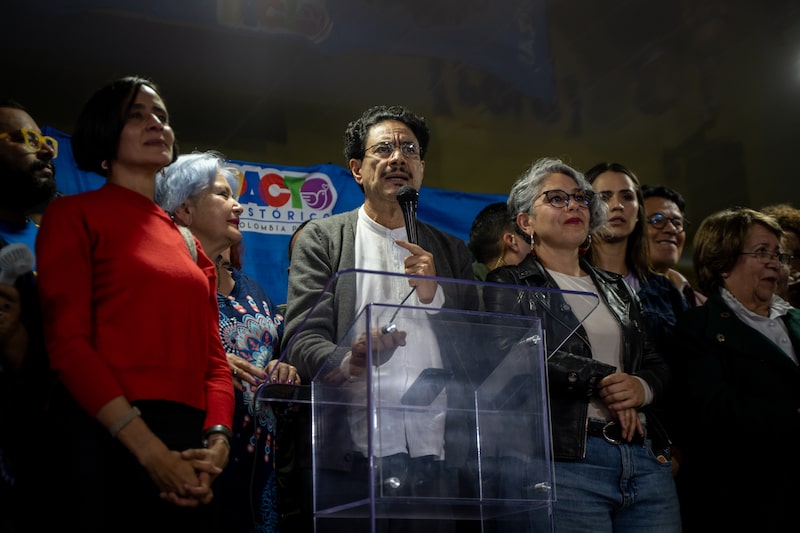 Senator Ivan Cepeda, center, speaks during an election night rally following the Pacto Historico presidential primary in Bogota, Colombia, on Sunday, Oct. 26, 2025. Cepeda took a wide lead in a primary of the nation's biggest leftist movement, boosting his chances of becoming the main presidential candidate seeking to carry forward President Gustavo Petro's legacy in elections next year. Photographer: Nathalia Angarita/Bloomberg Senator Ivan Cepeda, center, speaks during an election night rally following the Pacto Historico presidential primary in Bogota, Colombia, on Sunday, Oct. 26, 2025. Cepeda took a wide lead in a primary of the nation's biggest leftist movement, boosting his chances of becoming the main presidential candidate seeking to carry forward President Gustavo Petro's legacy in elections next year. Photographer: Nathalia Angarita/Bloomberg