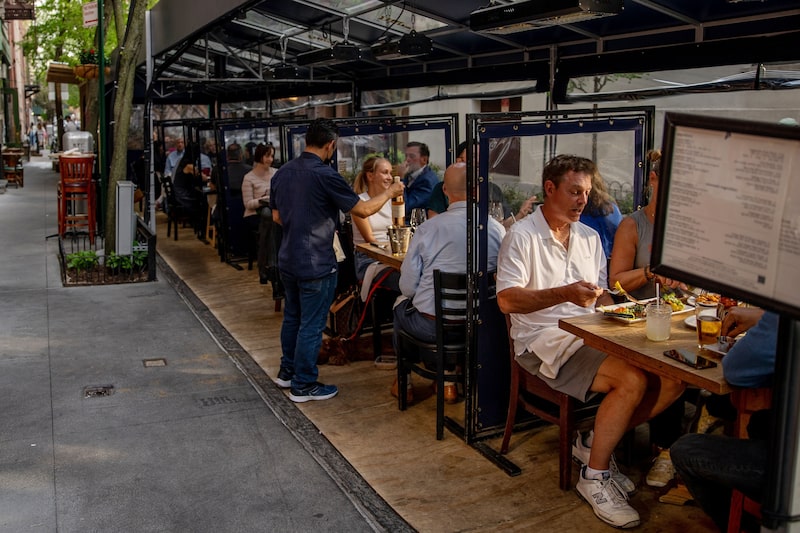 Un restaurante en el barrio de West Village de Nueva York. Fotógrafo: Amir Hamja/Bloomberg. Un restaurante en el barrio de West Village de Nueva York. Fotógrafo: Amir Hamja/Bloomberg.