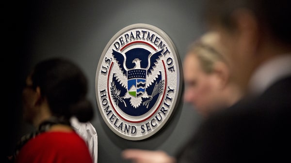 Trump ordena que se pague al resto del personal del DHS mientras se prolonga el cierre Trump ordena que se pague al resto del personal del DHS mientras se prolonga el cierre