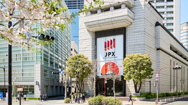 El petróleo sube ligeramente y las acciones se mantienen estables con la mirada en Irán El petróleo sube ligeramente y las acciones se mantienen estables con la mirada en Irán