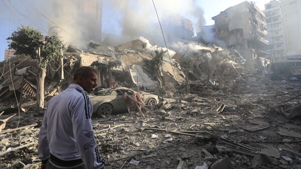 Israel golpea Beirut mientras el mundo espera su respuesta contra Irán Israel golpea Beirut mientras el mundo espera su respuesta contra Irán