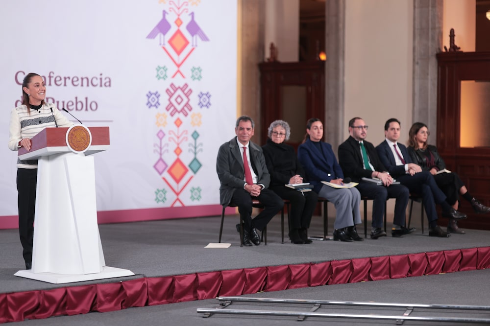 Claudia Sheinbaum, presidenta de México, y funcionarios de la Secretaría de Hacienda, durante la conferencia matutina del martes 3 de febrero de 2026, en la que presentó el Plan de Inversión en Infraestructura para el Desarrollo con Bienestar 2026-2030. Claudia Sheinbaum, presidenta de México, y funcionarios de la Secretaría de Hacienda, durante la conferencia matutina del martes 3 de febrero de 2026, en la que presentó el Plan de Inversión en Infraestructura para el Desarrollo con Bienestar 2026-2030.