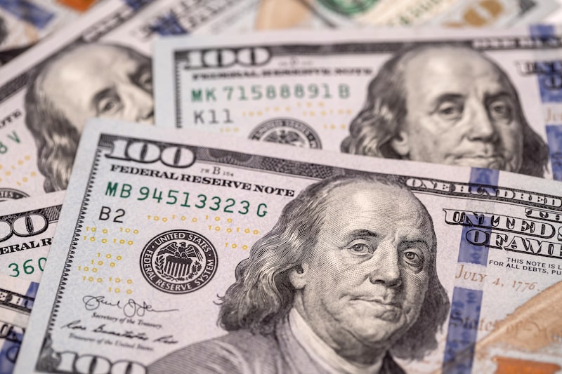 Hong Kong Dollar, Chinese Yuan and US Dollar Banknotes As Currency Peg Intervention From HKMA Continues Into Third Day Hong Kong Dollar, Chinese Yuan and US Dollar Banknotes As Currency Peg Intervention From HKMA Continues Into Third Day