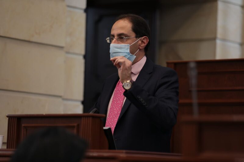 El ministro de Hacienda, José Manuel Restrepo, dijo que la transacción le permitirá al gobierno tener liquidez inmediata para atender las necesidades de la pandemia. Foto: Ministerio de Hacienda El ministro de Hacienda, José Manuel Restrepo, dijo que la transacción le permitirá al gobierno tener liquidez inmediata para atender las necesidades de la pandemia. Foto: Ministerio de Hacienda