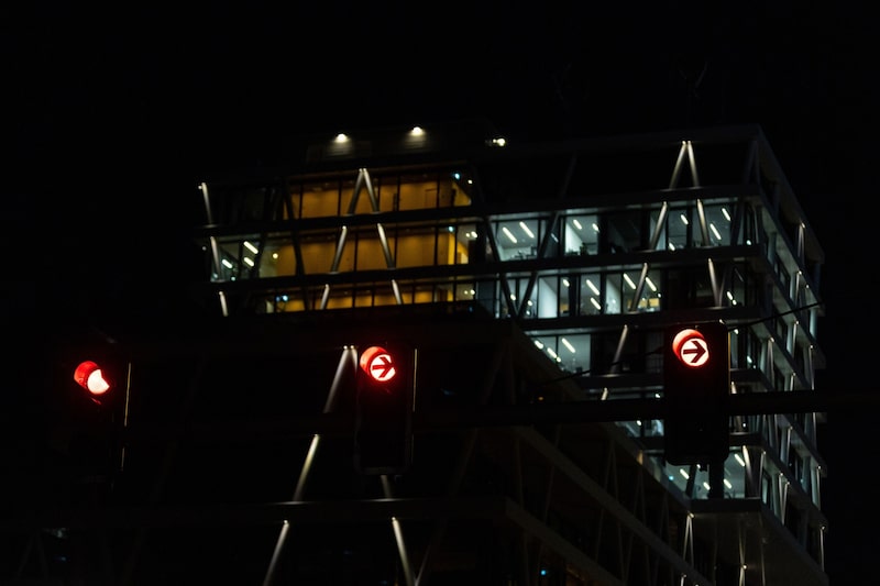 La ciudad de Berlín se ilumina mientras la Canciller promete a los alemanes más ayudas para soportar la crisis energética La ciudad de Berlín se ilumina mientras la Canciller promete a los alemanes más ayudas para soportar la crisis energética