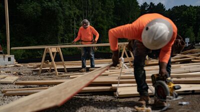 Como a queda da imigração nos EUA afeta a análise do Fed sobre os dados de emprego Como a queda da imigração nos EUA afeta a análise do Fed sobre os dados de emprego