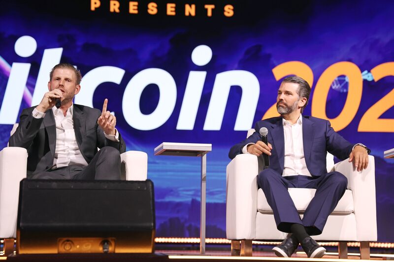 Eric Trump, izquierda, y Donald Trump Jr. Eric Trump, izquierda, y Donald Trump Jr.