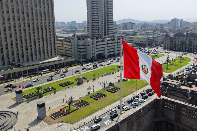 La ciudad de Lima con la bandera del Perú, en el marco de las Fiestas Patrias, el 18 de julio de 2026. La ciudad de Lima con la bandera del Perú, en el marco de las Fiestas Patrias, el 18 de julio de 2026.