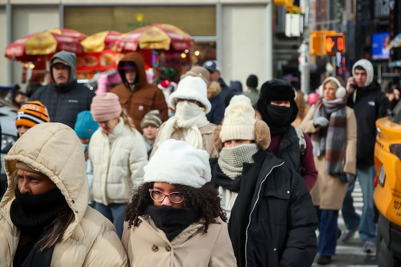 Pedestrians bundled up in winter clothing in New York, US, on Friday, Dec. 26, 2025. Hundreds of flights have been canceled at New York's major airports as a significant winter storm descends on the city and neighboring regions, with New York City in line to get 5 to 9 inches (13 to 23 cm) of snow between 4 pm Friday and 1 pm Saturday, according to the National Weather Service. Photographer: Michael Nagle/Bloomberg Pedestrians bundled up in winter clothing in New York, US, on Friday, Dec. 26, 2025. Hundreds of flights have been canceled at New York's major airports as a significant winter storm descends on the city and neighboring regions, with New York City in line to get 5 to 9 inches (13 to 23 cm) of snow between 4 pm Friday and 1 pm Saturday, according to the National Weather Service. Photographer: Michael Nagle/Bloomberg