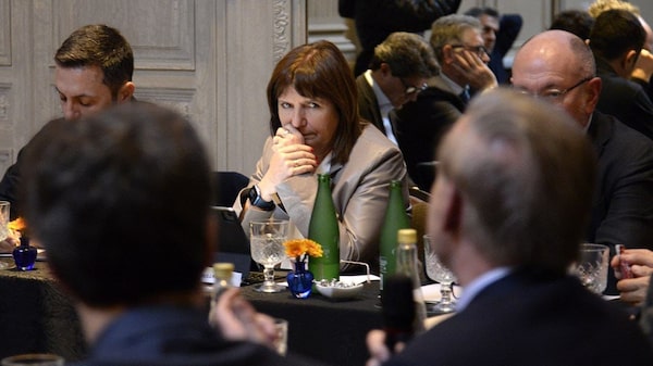 Patricia Bullrich anunció su apoyo a Milei y la UCR manifestó neutralidad Patricia Bullrich anunció su apoyo a Milei y la UCR manifestó neutralidad