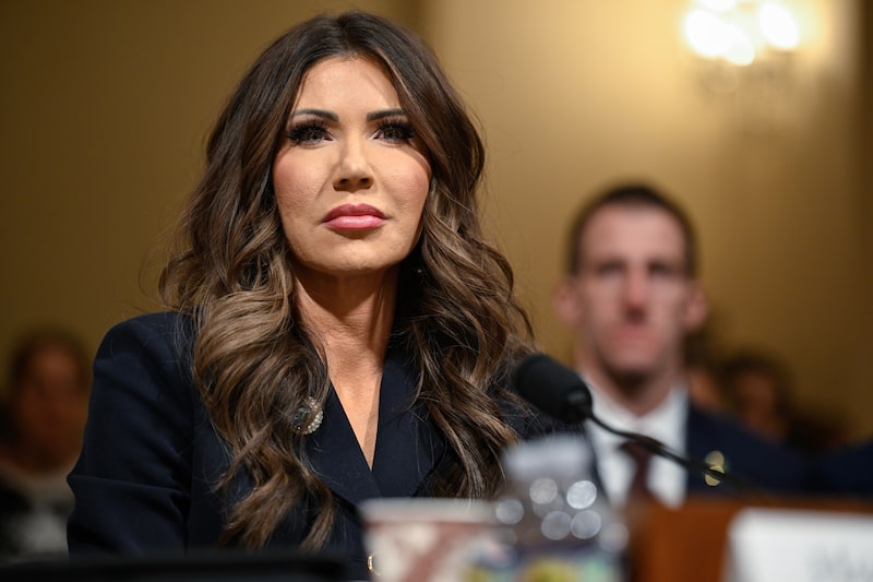 Kristi Noem durante una audiencia del Comité de Seguridad Nacional de la Cámara de Representantes el 11 de diciembre. Fotógrafo: Daniel Heuer/Bloomberg. Kristi Noem durante una audiencia del Comité de Seguridad Nacional de la Cámara de Representantes el 11 de diciembre. Fotógrafo: Daniel Heuer/Bloomberg.